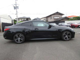 新車登録から5年目まで、最長4年間の走行距離無制限保証をご用意。ご購入後も安心が長く続きます。
