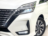 【LEDヘッドライト】悪天候や夜間走行時も良好な視界を確保し安心して運転できる高輝度LEDヘッドライトを装備!点灯速度が早く、消費電力も抑えられています。