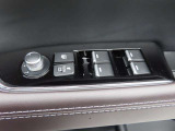 運転席のパワーウインドースイッチ部です。よく触れる場所だからこそ、使用状態があらわれますよね。ぜひこうした所もチェックしてください。