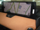 マツダコネクトの12.3インチワイドセンターディスプレイです。『Android Auto』『Apple CarPlay』や独自のコネクテッドサービスに対応したインターフェイスシステムです。