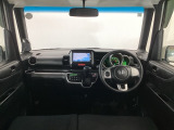 【前方視界】開放的な前方視界!運転がしやすく疲れにくいです♪窓が大きく、見通しがとっても良いおクルマですよ♪