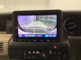 バックモニター付きで、車庫入れやバック時の後方確認をサポート。