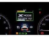 X-MODEは路面に応じてモードを選択するだけで4輪の駆動力やブレーキなどを最適にコントロール。悪路からのスムーズな脱出をサポートします。