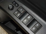 電動格納式ドアミラー・パワーウインドウを装備しています。