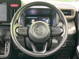 インテリアに合わせたデザインのステアリングは、運転される方のことも考え、運転しやすい形状、大きさです。是非一度、実際に触ってお確かめください。