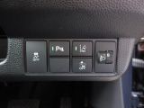 パーキングセンサーや横滑りを防ぐVSA等のスイッチ類は運転席の右側、手の届きやすい位置にあります。
