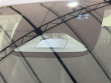 ホンダセンシングのカメラにより標識認識機能や先行車発進お知らせ機能に誤発進抑制機能と車線維持支援に設定した車速内で適切な車間距離を保ってくれる安全・快適機能搭載の先進システムです