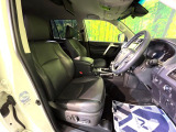 運転席シート廻りは使用感も少なく、良好な状態となっています。丁寧に使われていたことがよくわかりますね。