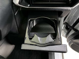 格納式のドリンクホルダーです。