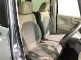 運転席、助手席☆ともに広々としており、ゆとりのある空間となっております♪