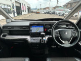 ホンダセンシング装着車となっております。衝突軽減ブレーキ、誤発進抑制機能、歩行者事故低減ステアリング、路外逸脱抑制機能、アダプティブクルーズコントロール、車線維持支援システム他、安全運転を幅広く支援。