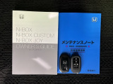スマートキーは鍵をバッグに入れたままでもドアロックの開閉やエンジンのON・OFFができます。夜間や雨の日も鍵を探さなくて良いので便利です。