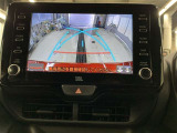 バックモニターで、後方を確認しながら安心して駐車することができます。※カメラが映し出す範囲は限られています。必ず車両周辺の安全を直接確認してください。