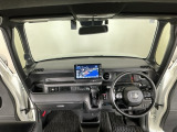 【前方視界】開放的な前方視界!運転がしやすく疲れにくいです♪窓が大きく、見通しがとっても良いおクルマですよ♪