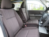 前席の画像です。是非運転席に座っていただき視界等をご確認ください。