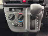 エアコンはダイヤルを回すだけで温度と風量調節ができるので暑い夏や寒い冬も車内快適です♪