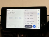 ディスプレイオーディオやカーナビは、現代のドライブにおいて欠かせない装備のひとつです。初めての場所でも迷いにくく、快適なルート案内で運転をサポートします。移動中のエンターテインメント性も高まります。