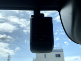 今や必需品となったドライブレコーダーも装着されています。運転中の記録を録画してくれます、万が一の時にドライブレコーダーがあれば安心です!(フロント・リア)
