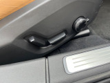 【運転席パワーシート】リクライニングからシートリフターまで、スイッチ一つで簡単にシートの微調整が可能!自分に最適なシートポジションにセットして、快適なドライブをお楽しみください。