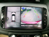 アラウンドビューモニターも装備しております。ご覧のように車体を真上か見たような映像なので、車庫入れの苦手なお客様ももうご心配いりません。