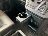 ホンダセンシング装着車となっております。衝突軽減ブレーキ、誤発進抑制機能、歩行者事故低減ステアリング、路外逸脱抑制機能、アダプティブクルーズコントロール、車線維持支援システム他、安全運転を幅広く支援。
