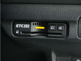 ◆ETC2.0装着◆進化したドライブ体験。料金収受システムだけだったETCが生まれ変わって、高速道路を賢く使うETC2.0に進化しました。多彩な情報サービスが便利で快適なドライブ体験を提供します。