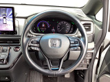 ステアリングスイッチでオーディオ各種操作が可能で、運転に集中できます。安心・安全・快適なドライブをお楽しみいただけます。
