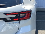 特徴的なデザインで後方からの確認しやすいLEDリアコンビネーションランプ
