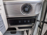両側電動スライドドア付き車