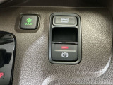 パーキングブレーキはスマートな電子制御式と合わせて渋滞時等にブレーキペダルから足を離しても停車状態を保持してくれるオートブレーキホールド機能で運転が楽になります。スタートはアクセルペダルを踏むだけ