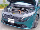 納車以降、お車のメンテナンスは自宅近所の日産サービス拠点にて承ります。専門の教育を受けたサービスフロント&メカニックが無料1ヶ月点検から法定/車検整備、万一の故障・不具合の修理まで全て担当いたします。