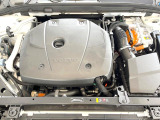 当店の認定中古車(VOLVO APPROVED CAR)はメーカー基準の車齢・走行に応じた内外装・機関の176項目もの項目に厳密な点検を実施。すべての基準を満たした自信を持ってお届けする中古車です。