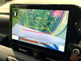 【バックカメラ】駐車時に後方がリアルタイム映像で確認できます。大型商業施設や立体駐車場での駐車時や、夜間のバック時に大活躍!運転スキルに関わらず、今や必須となった装備のひとつです!