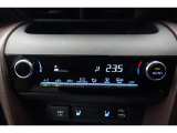 ★エアコンはオートタイプが装着済みです!オートモードにしておけば、車内温度を設定するだけで風の料や吹き出し口の切り替えを機械が行ってくれます!一年中快適な環境を作れますよ♪