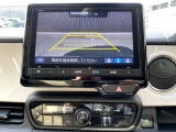 安心して車庫入れができる、リバース連動リアカメラが装着されております。狭い駐車場はもちろん、雨の日や夜間でもストレスなく運転して頂けます。