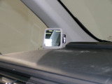 停車時や発進時、対向車とのすれ違いや路肩に寄せるときなど、車両左側前方を確認するときに役立ちます。