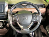 【純正革巻きステアリング】上質な革を使用することで、手にしっかり馴染みとても運転しやすいハンドルです♪