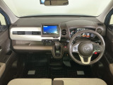【前方視界】開放的な前方視界!運転がしやすく疲れにくいです♪窓が大きく、見通しがとっても良いおクルマですよ♪