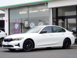 BMW在庫保有台数常時100台以上!ご来店の際はBMW本店(厚木市下荻野140-1)にご来店ください!弊社自慢の全天候型ショールーム!BMW在庫保有台数常時100台以上ございます!