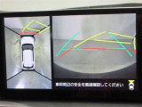 パノラミックビューモニター付きです。車両を上から見たような映像をディスプレイオーディオ画面に表示。運転席からの目視だけでは見にくい、車両周辺の状況をリアルタイムでしっかり確認できます。