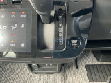 インテリジェントキーのプッシュスタートスイッチです。エンジンの始動はブレーキペダルを踏みながらこのスイッチを押すだけで始動できます