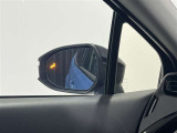 斜め後方の死角にいる車を検知し、サイドミラーでお知らせしてくれるので車線変更時などに便利です!