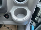 運転席・助手席にドリンクホルダーが付いてとっても便利です。