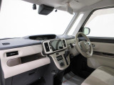 ダイハツのお店では、ダイハツ車を知り尽くしたプロフェッショナルが、専用の診断機器を使って各システムを点検しております。