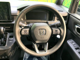 【純正革巻きステアリング】上質な革を使用することで、手にしっかり馴染みとても運転しやすいハンドルです♪
