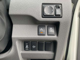 スイッチ類は運転席右側にございます。