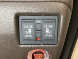 リアドアは乗り降りに便利な両側電動スライドドアです。また運転席に座っていながらスイッチ操作で自在にスライドドアを開け閉めできます。