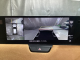 狭い場所での駐車やすれ違いなどでより的確な運転操作に役立つ360&deg;ビューモニターが装備されています。