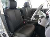 【清潔感のある運転席&助手席】隅々までクリーニングの行き届いた運転席&助手席。目立ったシミや汚れ等もございません。快適なドライブをどうぞ。