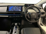 運転席周りのレイアウトをご覧ください。ナビゲーションが綺麗に装着されすっきり収まってますね!
